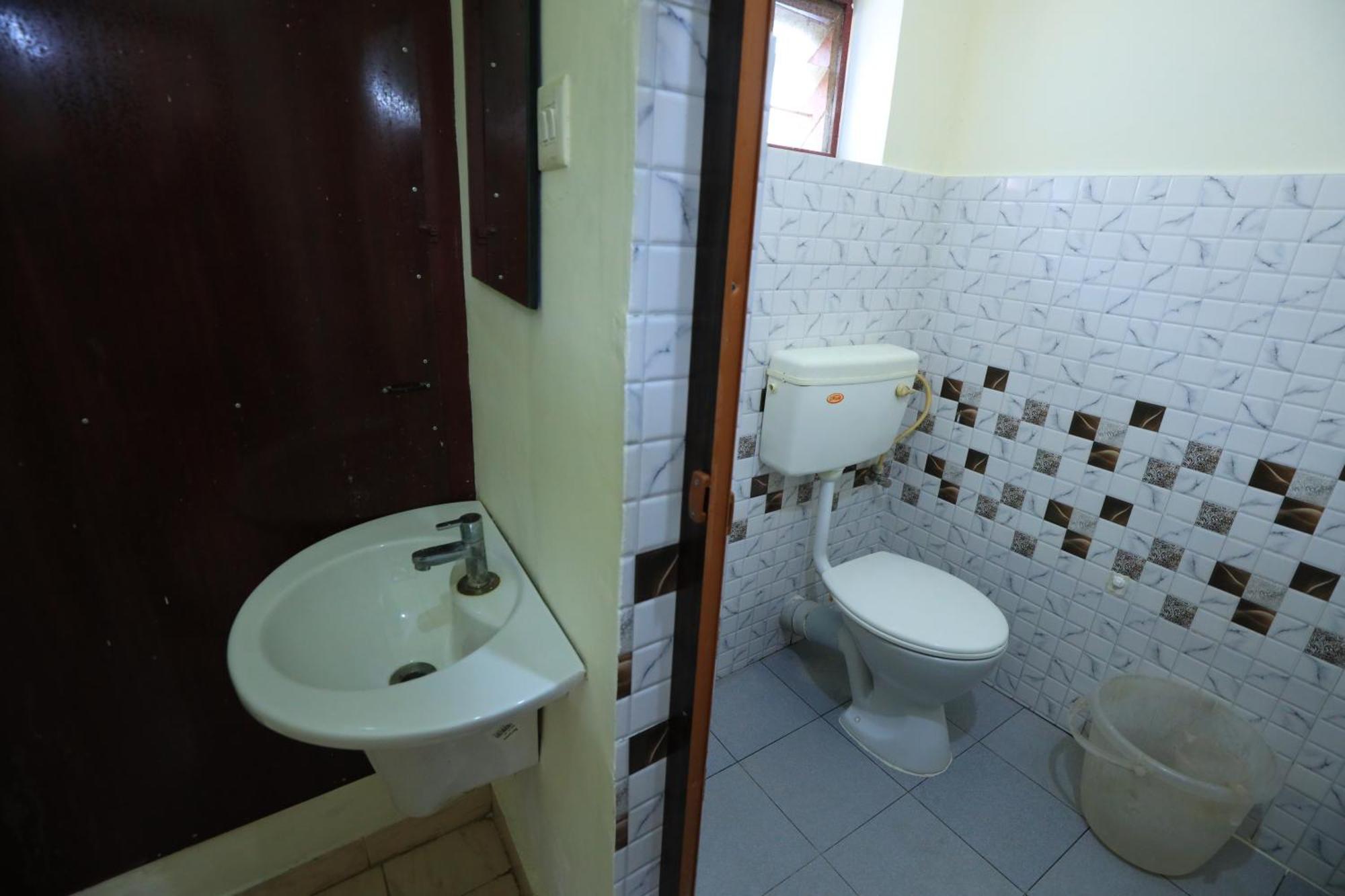 Hotel Gamas Inn Thiruvananthapuram Exteriör bild