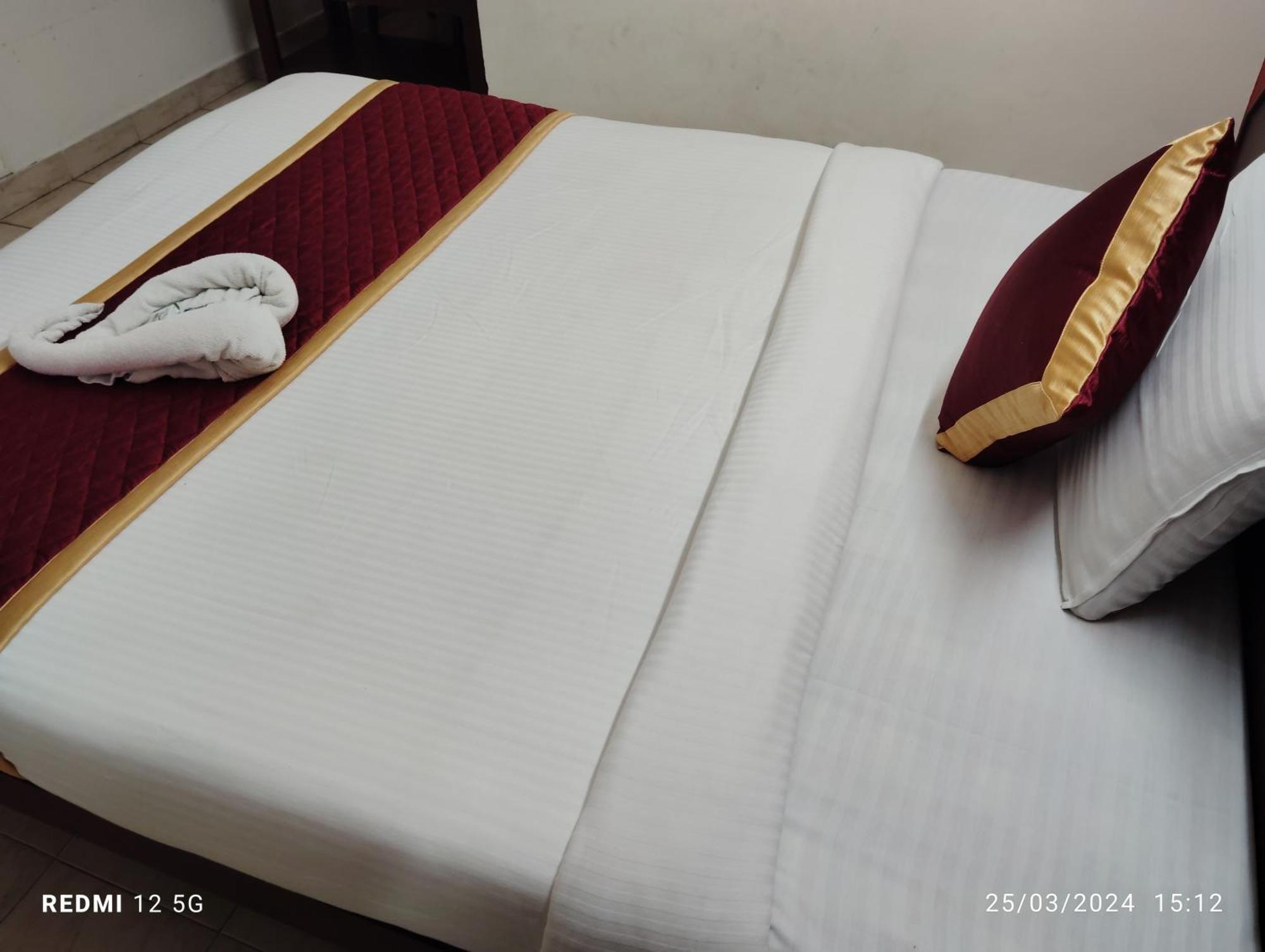 Hotel Gamas Inn Thiruvananthapuram Exteriör bild